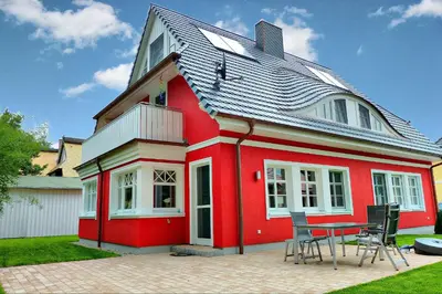 Das Gebäude in dem sich das Ferienhaus befindet