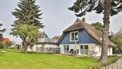 Ein Garten an der Unterkunft Kapitänshaus - Boje