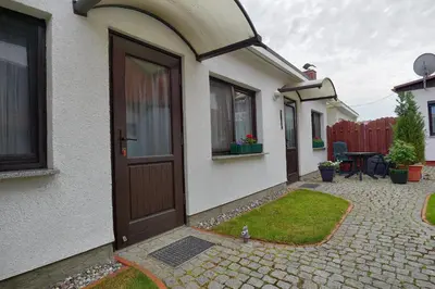 Das Gebäude in dem sich die Ferienwohnung befindet