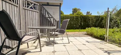 Ein Garten an der Unterkunft Ostseevilla Dietlinde