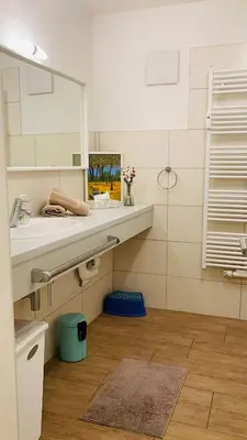 Ein Badezimmer in der Unterkunft FEWO II Villa Nicole Hafenstraße 37