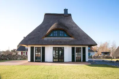 Das Gebäude in dem sich das Ferienhaus befindet