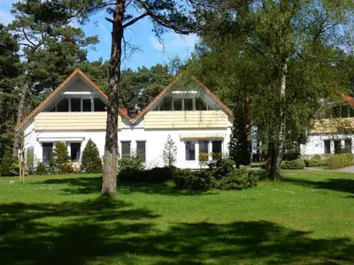 Ein Garten an der Unterkunft Hinter den Dünen D93