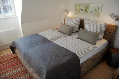 Ein Bett oder Betten in einem Zimmer der Unterkunft Claras Strandhuus