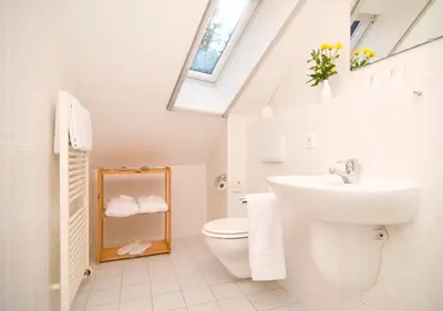Ein Badezimmer in der Unterkunft Hotel Haus Linden