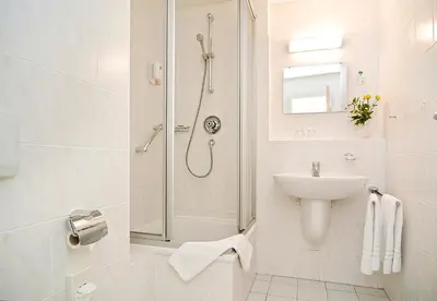 Ein Badezimmer in der Unterkunft Hotel Haus Linden