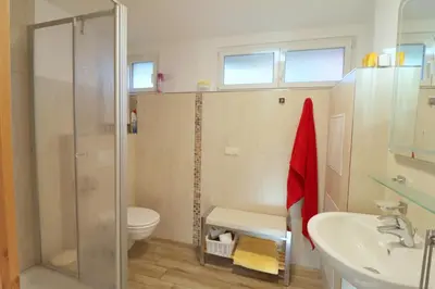 Ein Badezimmer in der Unterkunft Fischlandhus