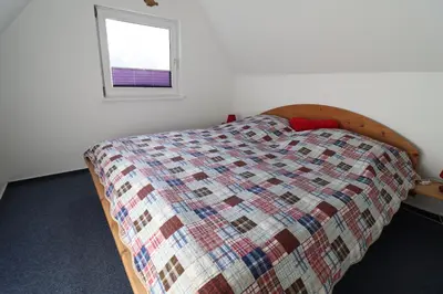 Ein Bett oder Betten in einem Zimmer der Unterkunft Fischlandhus