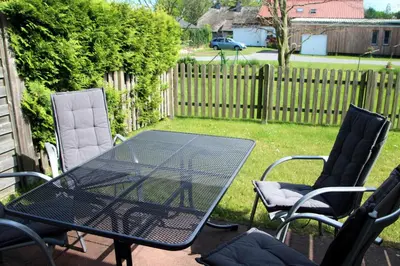 Ein Garten an der Unterkunft Haus am Bodden