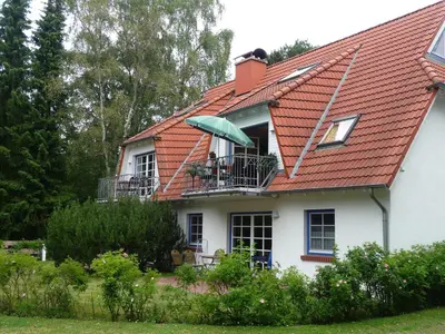 Ein Garten an der Unterkunft FeWo Abendsonne