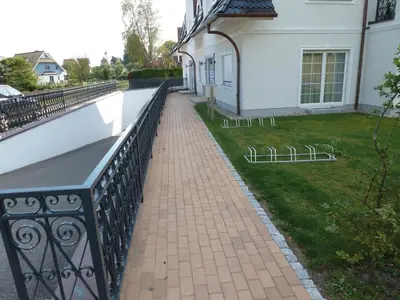 Ein Garten an der Unterkunft Strandresidenz Deichgraf 2 Prerow