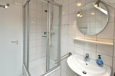 Ein Badezimmer in der Unterkunft Haus am Hafen Boddenzauber FW 4