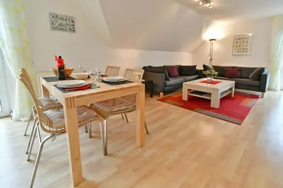 Ein Sitzbereich in der Unterkunft Haus am Hafen Boddenzauber FW 4