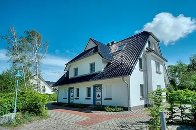 Das Gebäude in dem sich das Ferienhaus befindet