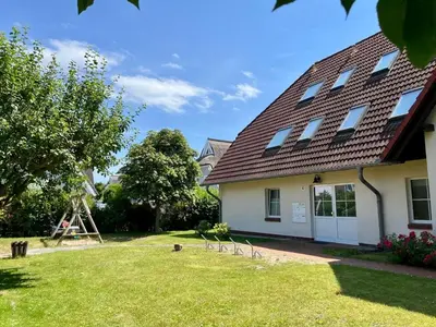 Ein Garten an der Unterkunft Ostseewelle Whg 6