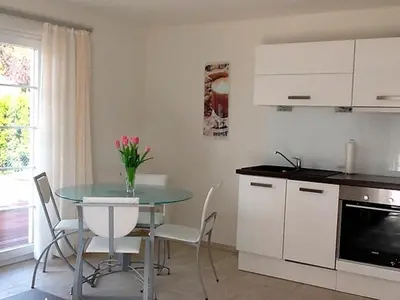 Küche/Küchenzeile in der Unterkunft Strandresidenz Deichgraf 3 Born