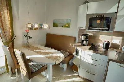 Küche/Küchenzeile in der Unterkunft Strandresidenz Deichgraf 6 Wustrow