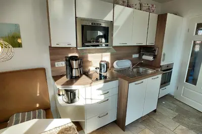 Küche/Küchenzeile in der Unterkunft Strandresidenz Deichgraf 6 Wustrow