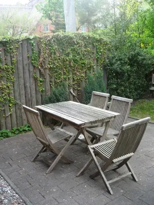 Ein Garten an der Unterkunft Haus Achtern