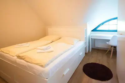 Ein Bett oder Betten in einem Zimmer der Unterkunft Ostseebrise Reetdach 1
