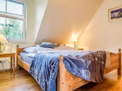 Ein Bett oder Betten in einem Zimmer der Unterkunft min Hüsing