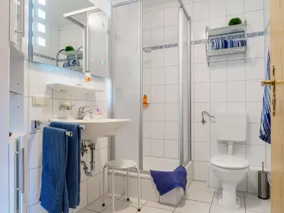 Ein Badezimmer in der Unterkunft min Hüsing