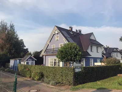 Das Gebäude in dem sich das Ferienhaus befindet