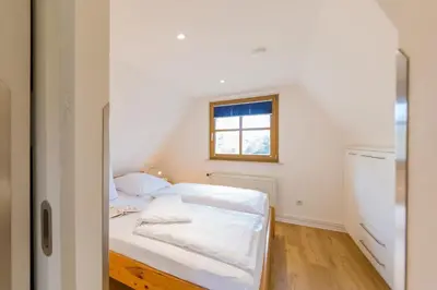 Ein Bett oder Betten in einem Zimmer der Unterkunft Reethaus am Deich - [#93099]