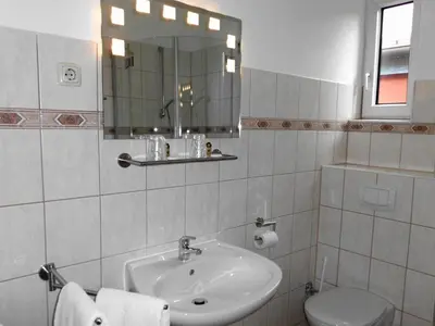 Ein Badezimmer in der Unterkunft Frühstückspension Landhaus Lange