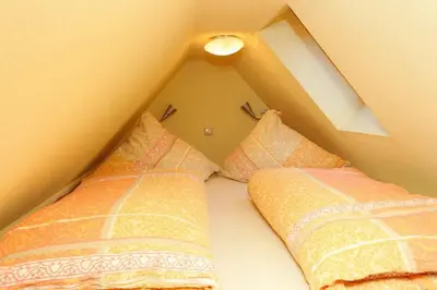 Ein Bett oder Betten in einem Zimmer der Unterkunft Ostseeferien in Barth; FeWo 
