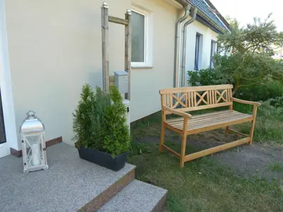 Ein Garten an der Unterkunft romantisches Ferienhaus Boddenblick mit Sauna