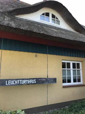 Das Gebäude in dem sich das Ferienhaus befindet