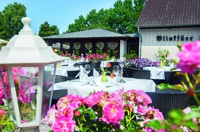 Ein Restaurant oder anderes Speiselokal in der Unterkunft Hotel Blinkfüer