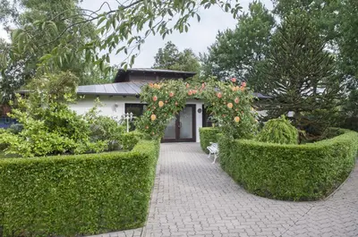 Ein Garten an der Unterkunft Hotel Blinkfüer