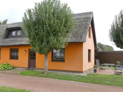 Das Gebäude in dem sich das Ferienhaus befindet