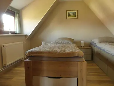 Ein Bett oder Betten in einem Zimmer der Unterkunft Ferienwohnungen Strandweg 6