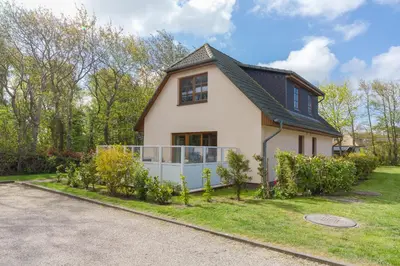 Das Gebäude in dem sich das Ferienhaus befindet