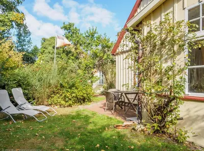 Ein Garten an der Unterkunft altes Kapitänshäuschen