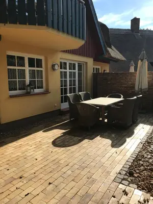 Das Gebäude in dem sich das Ferienhaus befindet