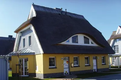 Das Gebäude in dem sich das Ferienhaus befindet
