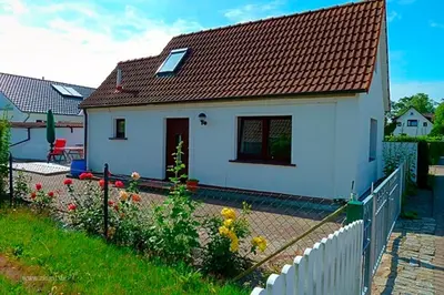 Das Gebäude in dem sich das Ferienhaus befindet