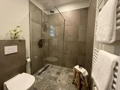 Ein Badezimmer in der Unterkunft Idyllischer Hof mit 5 Wohnungen nahe des Saaler Boddens