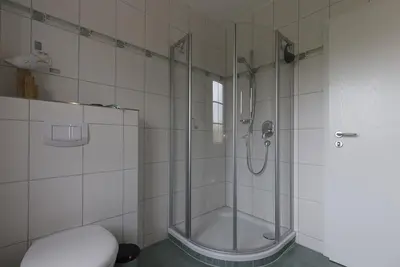 Ein Badezimmer in der Unterkunft An der Alten Rotbuche, Whg 3