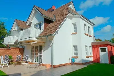 Das Gebäude in dem sich das Ferienhaus befindet