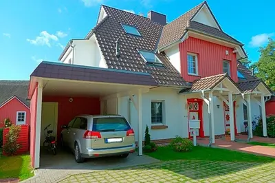 Das Gebäude in dem sich das Ferienhaus befindet