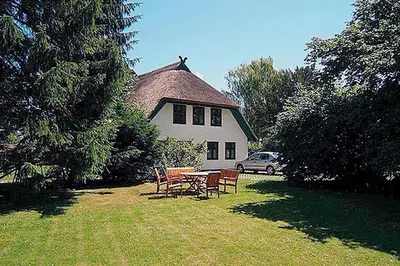 Ein Garten an der Unterkunft Ihrgistern, FW 1