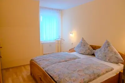 Ein Bett oder Betten in einem Zimmer der Unterkunft Strandburg, FW 6