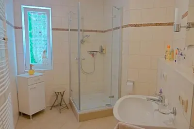 Ein Badezimmer in der Unterkunft Strandburg, FW 6