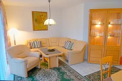 Ein Sitzbereich in der Unterkunft Kranich VIII, Whg 37
