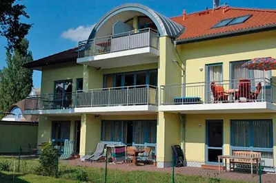 Das Gebäude in dem sich die Ferienwohnung befindet